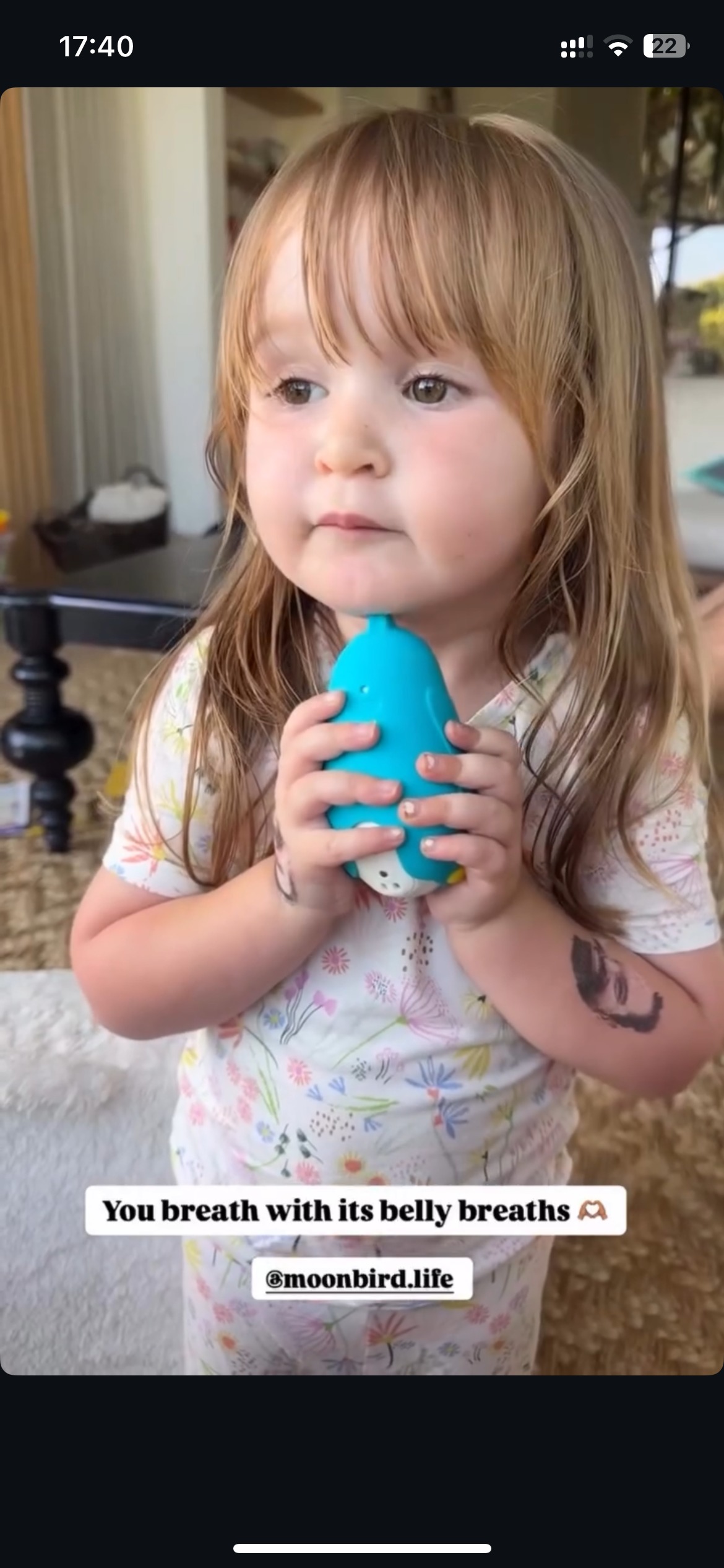 Kind gebruikt moonbuddy in bed